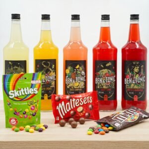 2 בקבוקי קוקטייל בגודל ליטר כל אחד מהם לבחירתכם חבילת סקיטלס בטעם פירות חמוצים- 152 גרם מלטיזרס כדורי שוקולד חלב 135 גרם m&m שוקולד 37 גרם
