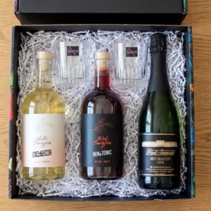 מארז סנגריות הכולל בקבוקי סנגריה אדומה ולבנה 500 מ"ל כל אחד בטעמים מיוחדים סנגריה אדומה המכילה תפוזים ומגוון תבלינים סנגריה לבנה  שילוב של ענבי ריזלינג עם אפרסקים + קאווה- יין לבן מבעבע  + 2 כוסות מתאימות לסנגריות + קישוטים ופירות יבשים כדי שתוכלו להנות ממקסימום חוויה